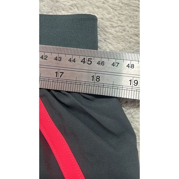 UNDER ARMOUR "HEAT GEAR" WOMENS WOVEN TRAINING SHORTS (XL) NWT GRAY/PINK - Picture 3 of 7